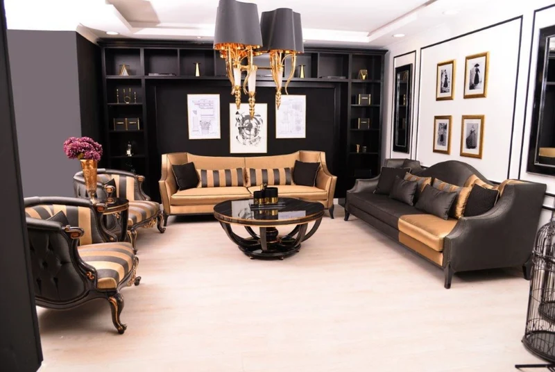Casa Padrino Luxus Barock Sessel Schwarz / Gold 85 x 85 x H. 85 cm - Wohnzimmer Sessel mit Streifen - Prunkvolle Barock Wohnzimmer Möbel