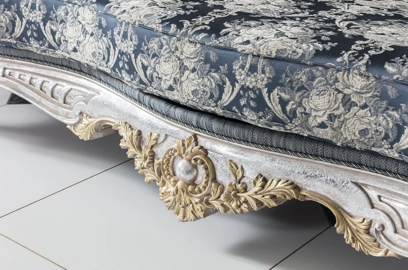 Casa Padrino Luxus Barock Wohnzimmer Sofa mit dekorativen Kissen Grau / Blau / Silber / Gold 250 x 95 x H. 125 cm - Edel & Prunkvoll
