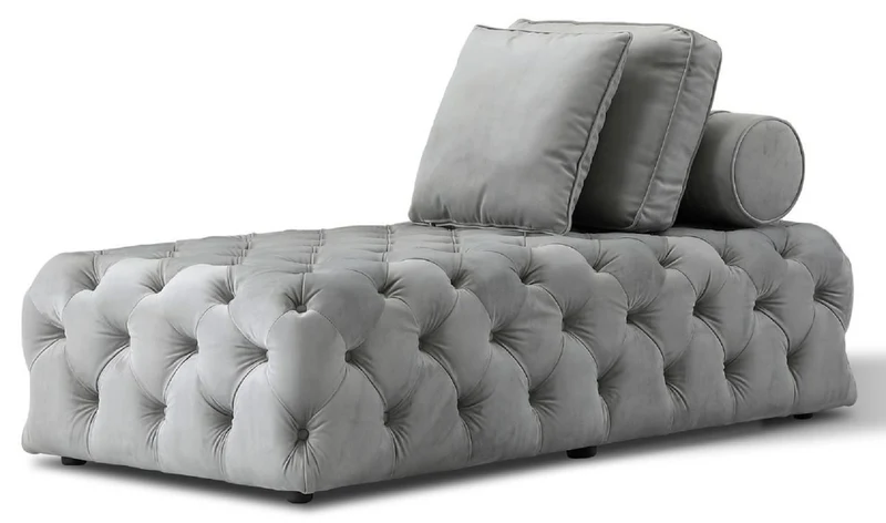 Casa Padrino Luxus Chesterfield Samt Chaiselongue mit 3 Kissen Grau 162 x 90 x H. 65 cm - Chesterfield Möbel - Wohnzimmer Möbel