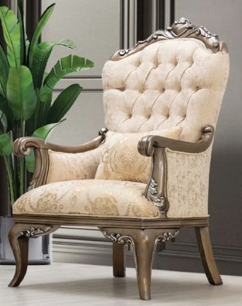 Casa Padrino Luxus Barock Wohnzimmer Set Beige / Gold / Braun / Silber - 2 Sofas & 2 Sessel & 1 Couchtisch - Handgefertigte Barock Wohnzimmer Möbel - Edel & Prunkvoll