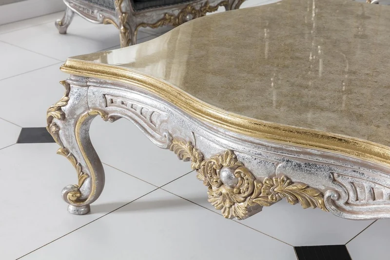 Casa Padrino Luxus Barock Couchtisch Gold / Silber 125 x 125 x H. 50 cm - Massivholz Wohnzimmertisch im Barockstil - Edel & Prunkvoll