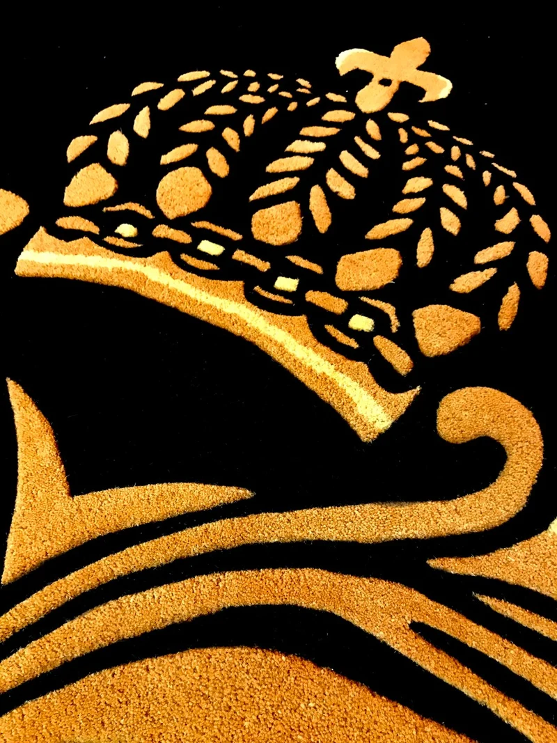Pompöös by Casa Padrino Luxus Teppich von Harald Glööckler 120 x 170 cm Krone Schwarz / Gold - Barock Design Teppich - Handgewebt aus Wolle