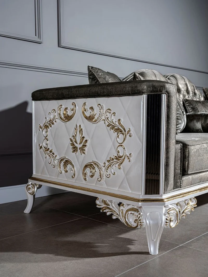 Casa Padrino Luxus Barock Sofa Grün / Weiß / Gold 255 x 92 x H. 91 cm - Prunkvolles Wohnzimmer Sofa mit dekorativen Kissen - Edel & Prunkvoll