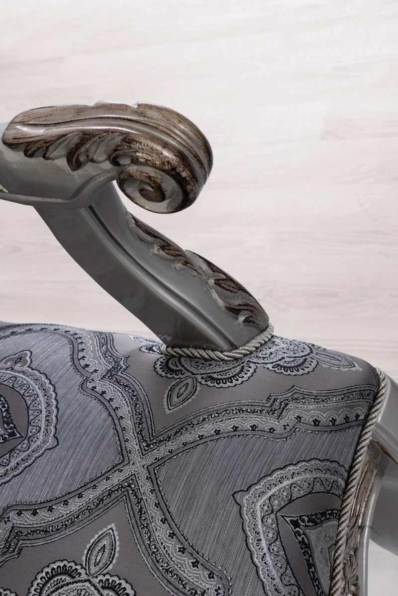 Casa Padrino Luxus Barock Sessel Grau / Blau / Silber / Bronze 80 x 80 x H. 120 cm - Prunkvoller Massivholz Wohnzimmer Sessel mit elegantem Muster und dekorativem Kissen - Barock Wohnzimmer Möbel