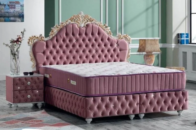 Casa Padrino Barock Nachttisch mit Glitzersteinen und 2 Schubladen Rosa / Weiß / Silber 50 x 50 x H. 50 cm - Beistelltisch im Barockstil - Barock Schlafzimmer Möbel