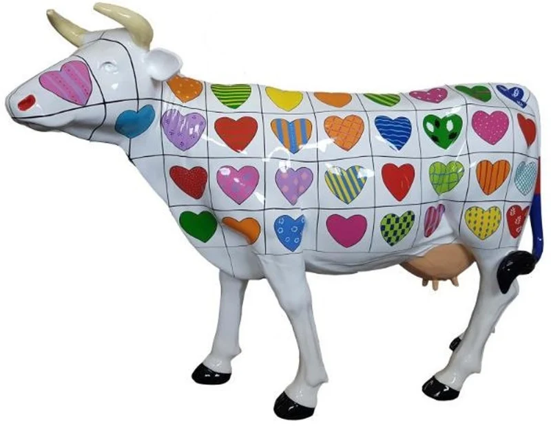 Casa Padrino Designer Gartendeko Skulptur Kuh mit Herz Design Weiß / Mehrfarbig 210 x 55 x H. 147 cm - Riesige wetterbeständige Dekofigur - Lebensgroße Tierfigur