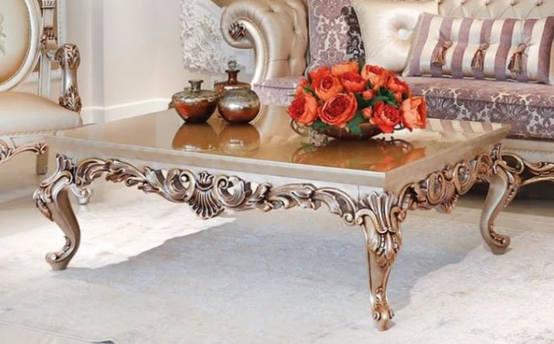 Casa Padrino Luxus Barock Couchtisch Beige / Kupferfarben 133 x 92 x H. 45 cm - Prunkvoller Massivholz Wohnzimmertisch mit edlen Verzierungen - Barock Wohnzimmer Möbel