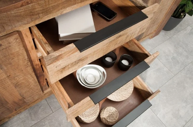 Casa Padrino Landhausstil Sideboard Naturfarben 175 x 50 x H. 76 cm - Massivholz Schrank mit 2 Türen und 3 Schubladen - Wohnzimmer Möbel