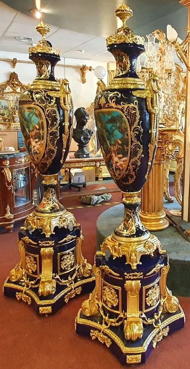 Casa Padrino Barock Keramik Vasen mit Sockel Kobaltblau / Gold 60 x 60 x H. 215 cm - Prunkvolles Deko Set - Hotel & Restaurant Deko Accessoires