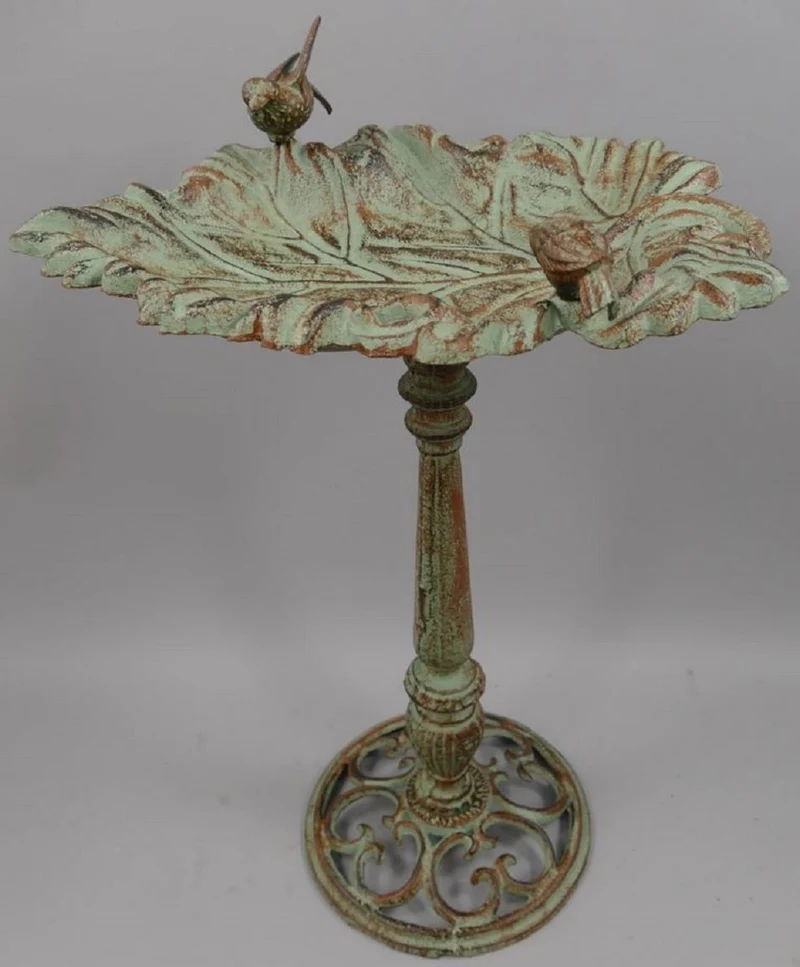 Casa Padrino Jugendstil Vogeltränk mit 2 dekorativen Vögelchen Hellgrün / Rostfarben 40 x 34 x H. 61 cm - Garten Deko - Garten Accessoires