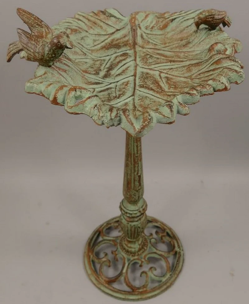 Casa Padrino Jugendstil Vogeltränk mit 2 dekorativen Vögelchen Hellgrün / Rostfarben 40 x 34 x H. 61 cm - Garten Deko - Garten Accessoires