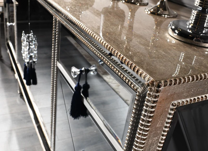 Casa Padrino Luxus Barock Kommode mit Spiegelglas Silber / Gold 205 x 55 x H. 100 cm - Verspiegelter Wohnzimmerschrank - Luxus Qualität