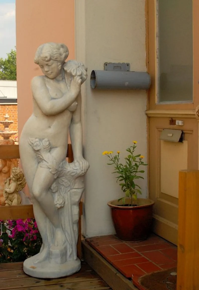 Große Casa Padrino Jugendstil Skulptur Frau mit Blume Antik Stil 40 x H 140 cm Antikstil Grau - Barock Gartendeko - Schwer und Massiv