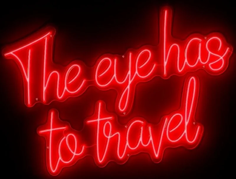 Casa Padrino Luxus LED Leuchtreklame The Eye Has To Travel Rot Neon 115 x 2 x H. 90 cm - LED Deko Schild - Luxus Wanddeko