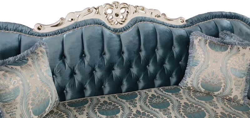 Casa Padrino Luxus Barock Wohnzimmer Set Blau / Weiß / Gold - 2 Sofas & 2 Sessel & 1 Couchtisch - Prunkvolle Wohnzimmer Möbel im Barockstil