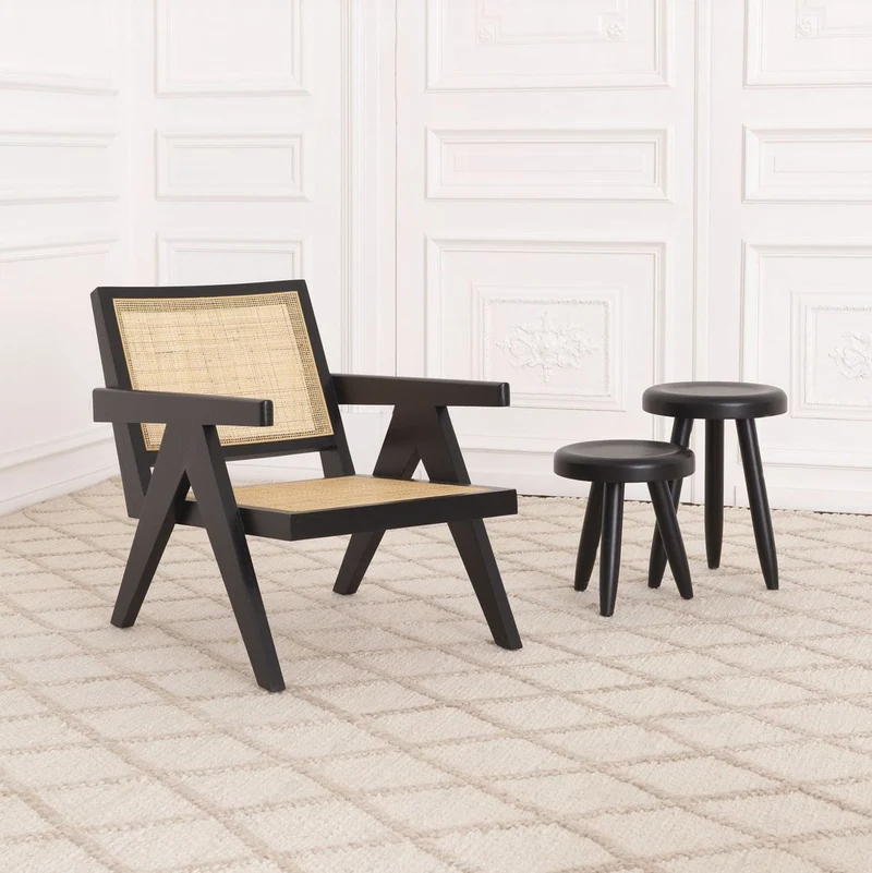 Casa Padrino Designer Stuhl Schwarz / Naturfarben 58 x 82 x H. 70 cm - Massivholz Stuhl mit Armlehnen und handgewebtem Rattangeflecht - Luxus Wohnzimmer Möbel