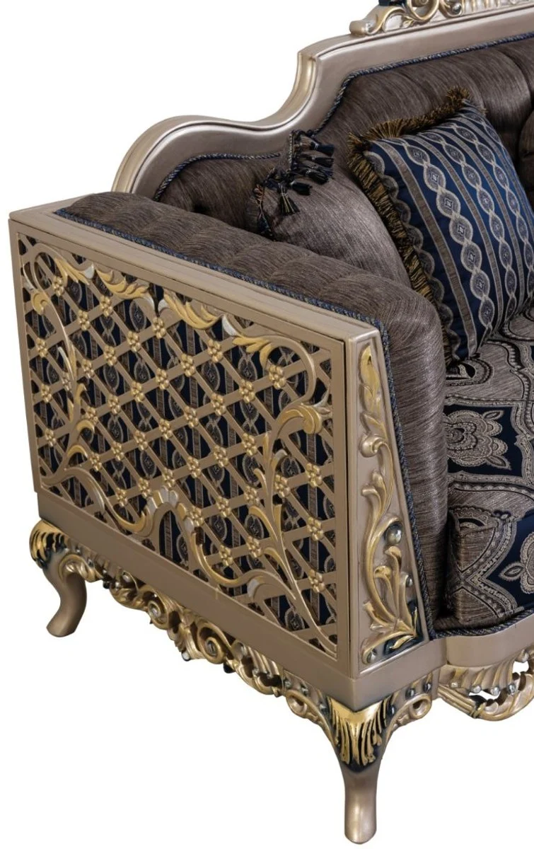 Casa Padrino Luxus Barock Wohnzimmer Set Blau / Silber / Gold - 2 Sofas & 2 Sessel & 1 Couchtisch - Prunkvolle Barock Wohnzimmer Möbel
