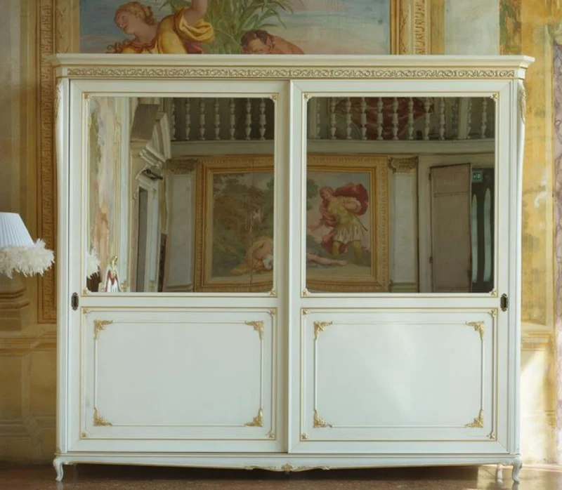 Casa Padrino Luxus Barock Schlafzimmerschrank Weiß / Gold 290 x 68 x H. 254 cm - Kleiderschrank mit 2 verspiegelten Schiebetüren - Edel & Prunkvoll