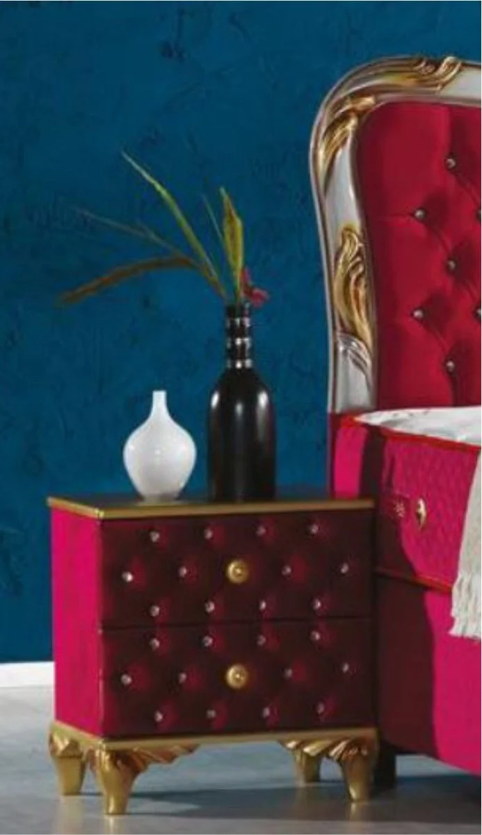 Casa Padrino Barock Nachttisch mit Glitzersteinen und 2 Schubladen Bordeauxrot / Gold 50 x 50 x H. 50 cm - Beistelltisch im Barockstil - Barock Schlafzimmer Möbel