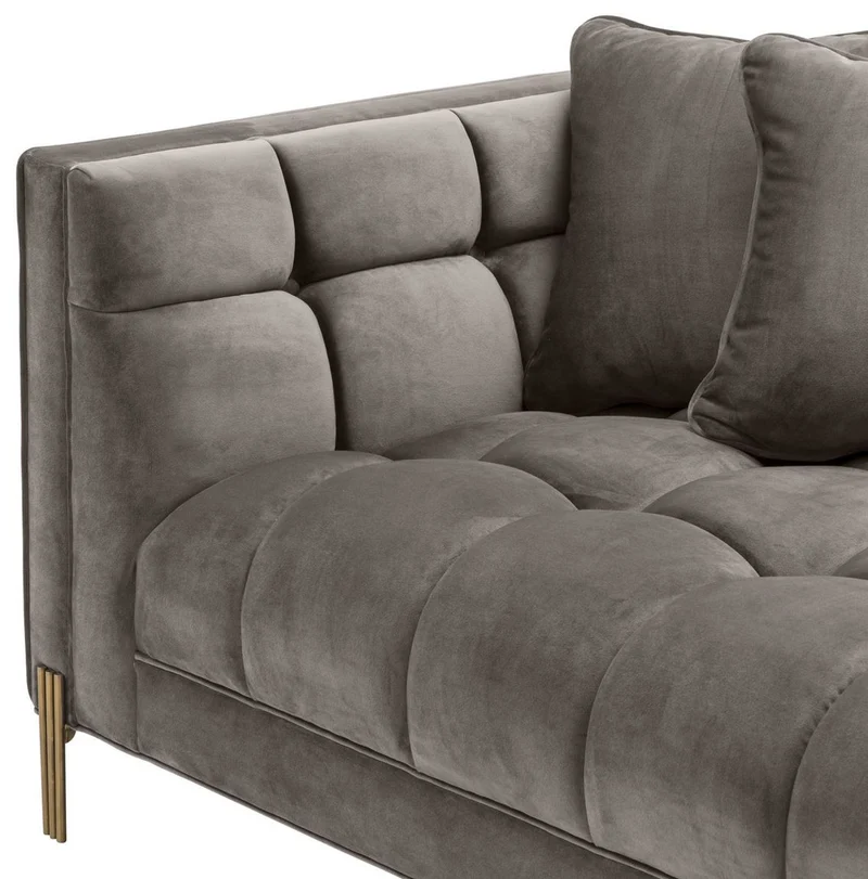 Casa Padrino Luxus Lounge Sofa Grau - Greige / Messingfarben 223 x 95 x H. 68 cm - Linksseitiges Wohnzimmer Sofa mit edlem Samtsoff und 2 Kissen