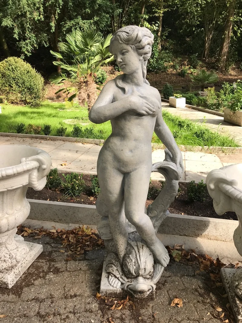 Casa Padrino Jugendstil Gartendeko Skulptur / Statue Mädchen mit Delfin Antikstil Grau - Steinfigur Gartenskulptur