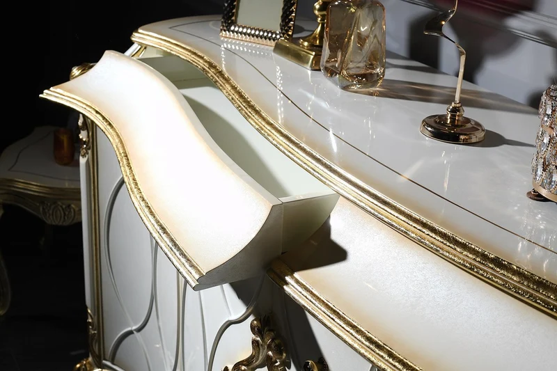 Casa Padrino Luxus Barock Wohnzimmer Set Weiß / Antik Gold - Prunkvolle Barock Kommode und 3 Wandspiegel - Barockmöbel