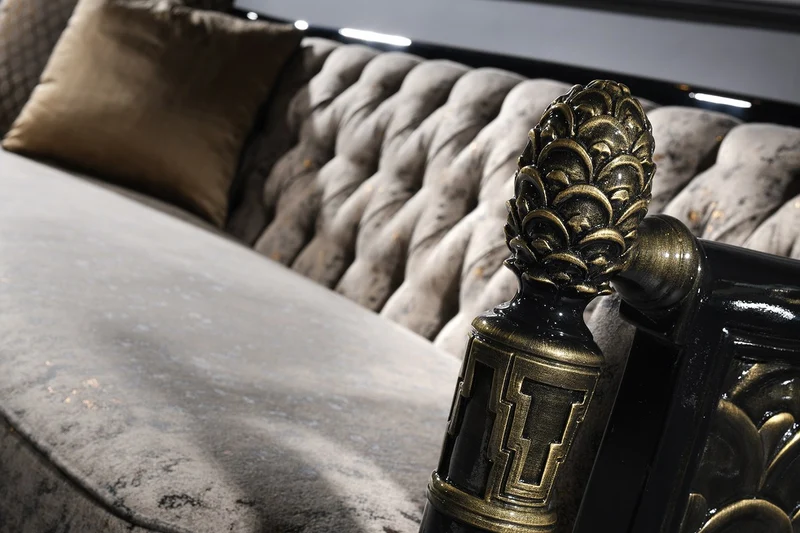 Casa Padrino Luxus Barock Wohnzimmer Set Silbergrau / Schwarz / Gold - 1 Chesterfield Sofa & 1 Sessel & 1 Couchtisch & 1 Beistelltisch - Barockmöbel