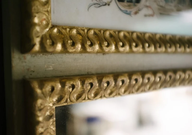 Casa Padrino Wandspiegel Weiß / Mehrfarbig / Antik Gold 44,5 x H. 164 cm - Prunkvoller Spiegel im Neoklassischen Stil