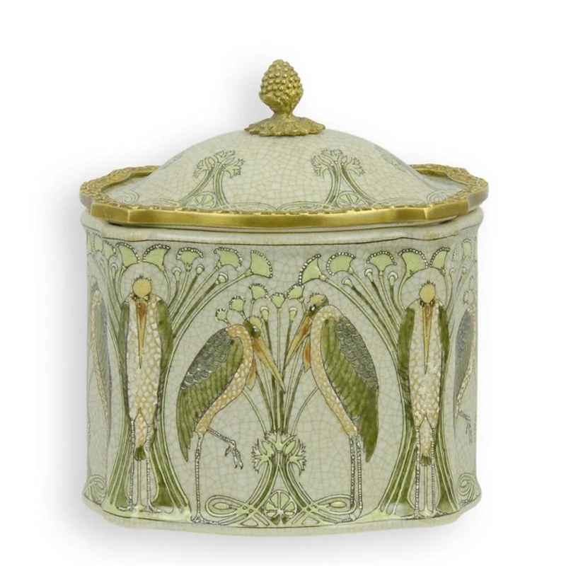 Casa Padrino Jugendstil Porzellan Deckeldose Kraniche Creme / Grün / Gold 16 x H. 17 cm - Prunkvolle Schmuckdose mit Bronze - Barock & Jugendstil Deko Accessoires
