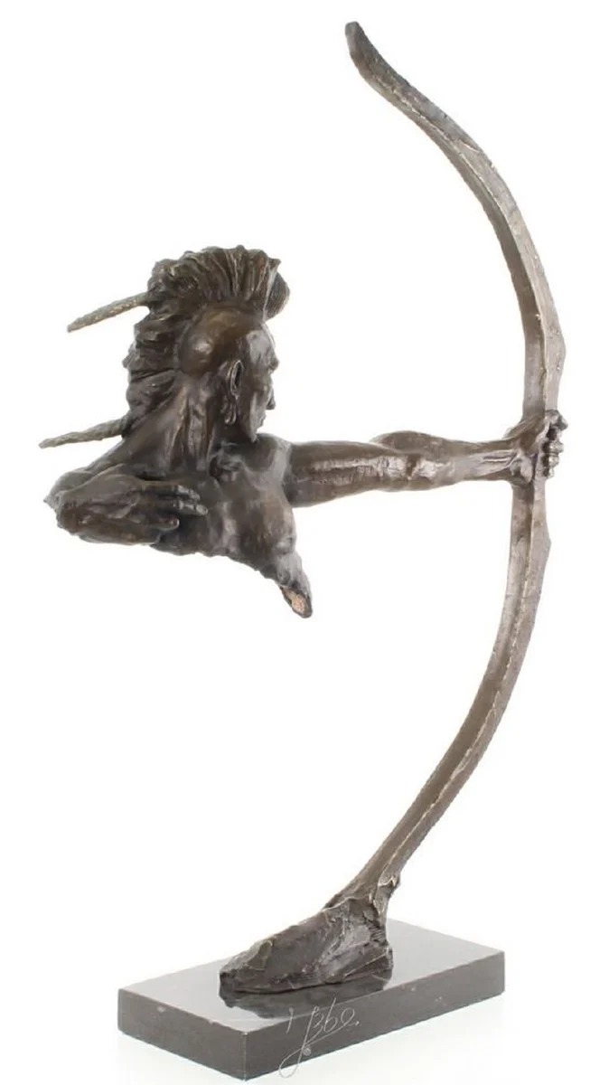 Casa Padrino Luxus Deko Bronze Skulptur Indianischer Krieger mit Bogen Bronze / Schwarz 60 x 15,5 x H. 85,7 cm - Dekorative Bronzefigur mit Sockel