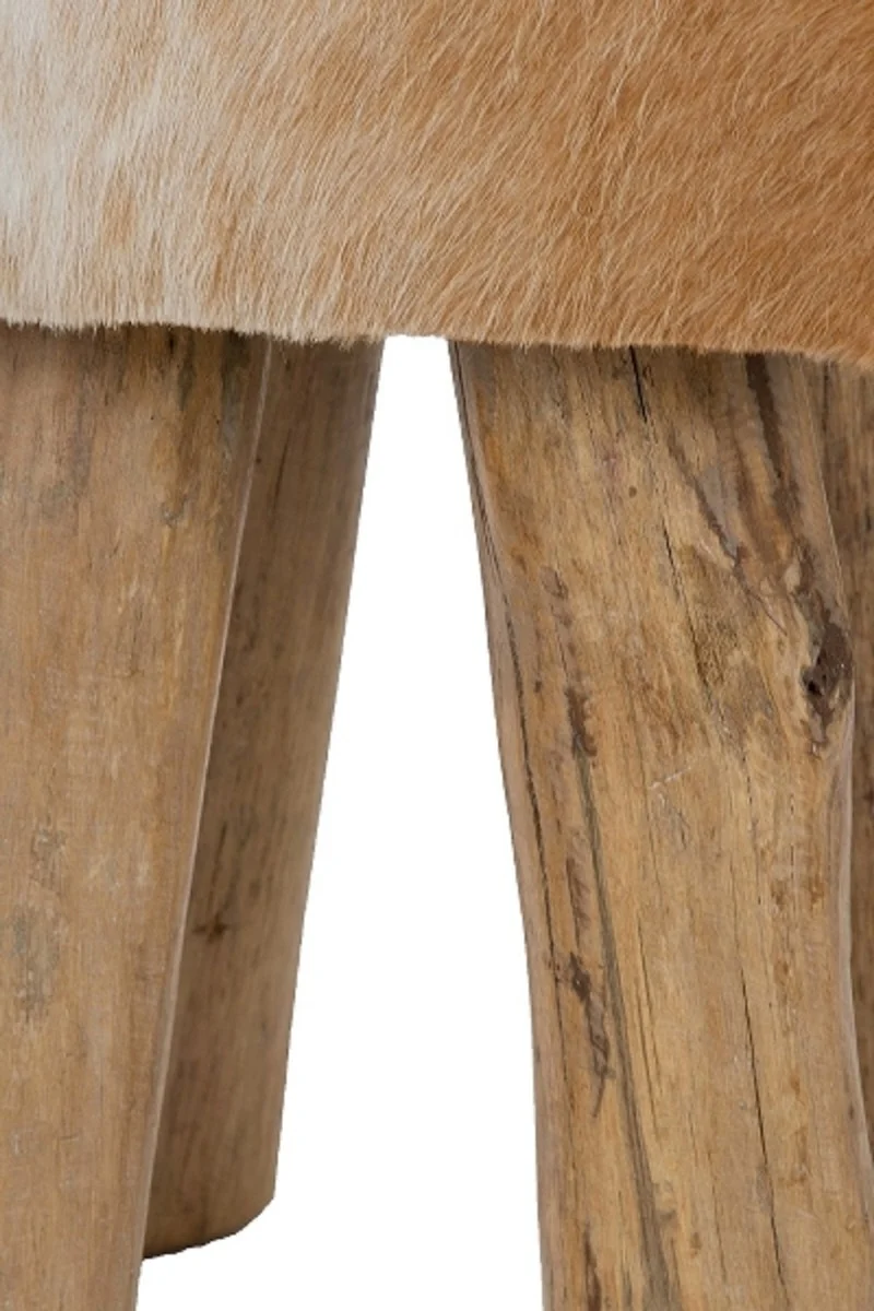 Casa Padrino Landhausstil Fellhocker Braun / Weiß / Naturfarben 30 x 30 x H. 45 cm - Sitzhocker mit Massivholz Beinen