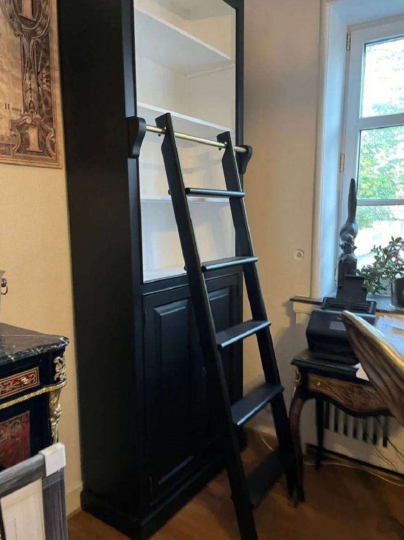 Casa Padrino Landhausstil Bücherschrank mit Leiter Schwarz / Weiß H. 260 cm - Landhausstil Möbel