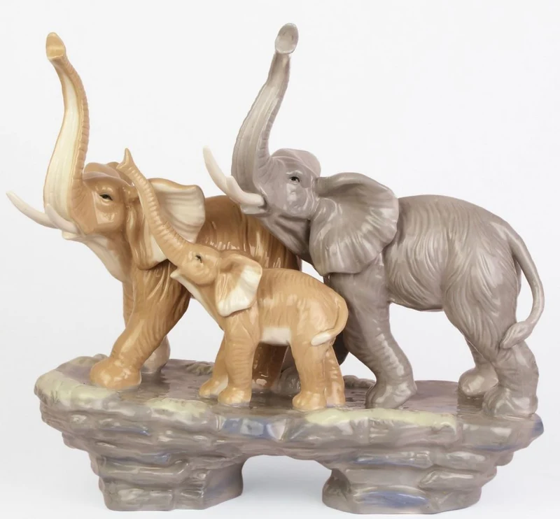 Casa Padrino Luxus Porzellan Skulptur Elefantenfamilie Grau / Beige 34 x 16,4 x H. 32,5 cm - Luxus Deko