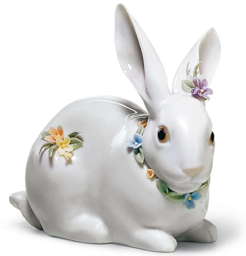 Casa Padrino Luxus Porzellanfigur Hase mit Blumen Weiß / Mehrfarbig 12 x H. 11 cm - Handgefertigte & Handbemalte Luxus Porzellan Deko