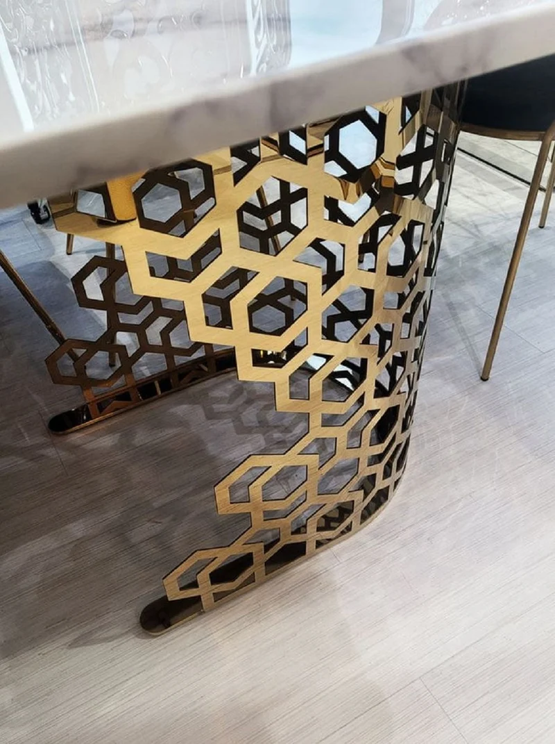 Casa Padrino Luxus Konsole Weiß / Gold 140 x 40 x H. 80 cm - Konsolentisch mit Kunstmarmor Tischplatte - Wohnzimmer Möbel - Luxus Möbel - Luxus Einrichtung