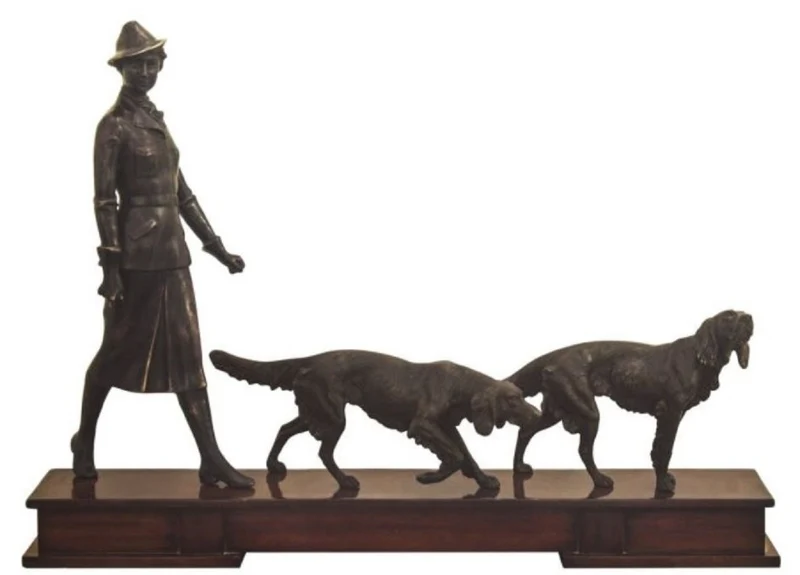 Casa Padrino Luxus Bronzefiguren Jägerin und Hunde Bronze / Dunkelbraun 61 x 11 x H. 45 cm - Luxus Dekofiguren mit Holzsockel