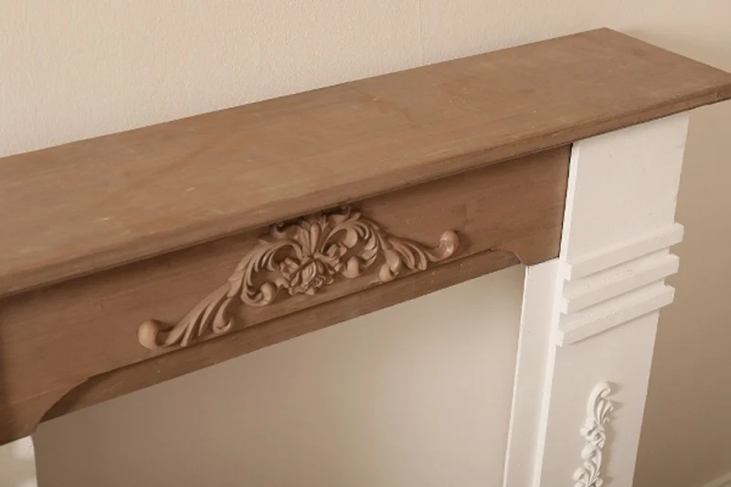 Casa Padrino Landhausstil Kaminumrandung Antik Weiß / Braun 110 x 22 x H. 98 cm - Shabby Chic Möbel