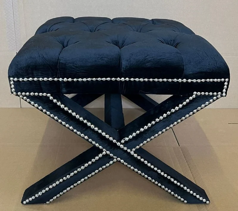 Casa Padrino Luxus Neo Classic Hocker Schwarz / Silber 56 x 54 x H. 46 cm - Wohnzimmer Sitzhocker - Vintage Stil Kreuzhocker - Wohnzimmer Möbel - Luxus Möbel