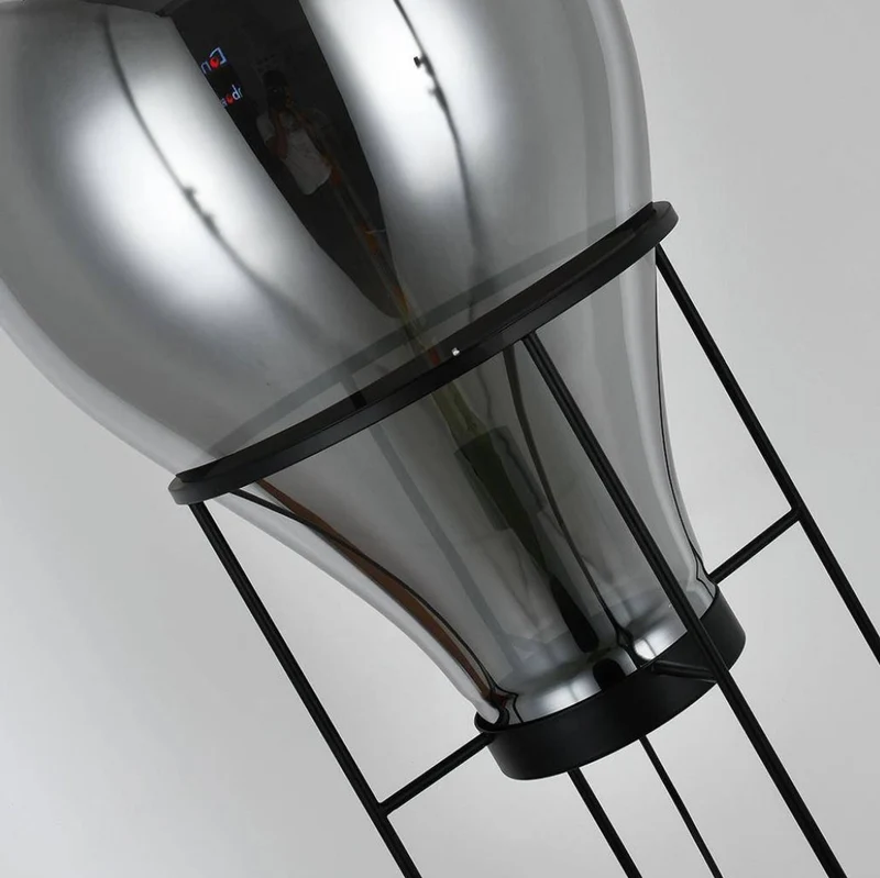 Casa Padrino Luxus Stehleuchte Grau / Schwarz Ø 50 x H. 158 cm - Runde Metall Stehleuchte mit Glas Lampenschirm - Luxus Stehleuchten - Luxus Leuchten - Luxus Interior