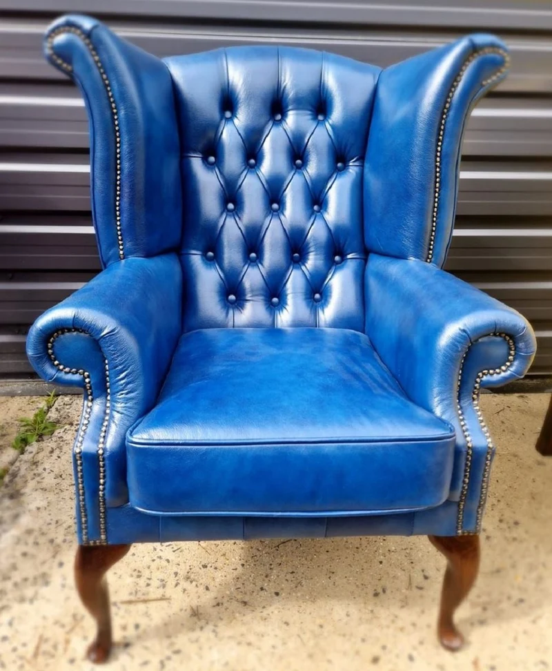 Casa Padrino Luxus Chesterfield Ohrensessel Blau / Dunkelbraun 98 x 90 x H. 110 cm - Echtleder Chesterfield Wohnzimmer Sessel - Wohnzimmer Möbel - Chesterfield Möbel - Luxus Leder Möbel