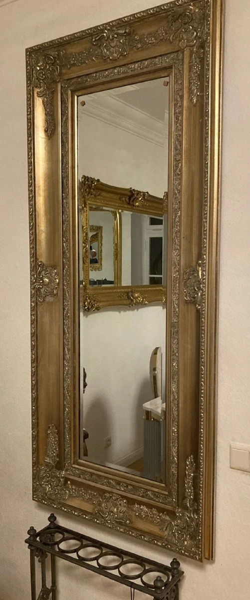 Casa Padrino Barock Spiegel Gold - Rechteckiger Wandspiegel mit Verzierungen - Barockstil Wandspiegel - Barock Garderoben Spiegel - Barock Möbel - Möbel Barockstil - Edel & Prunkvoll