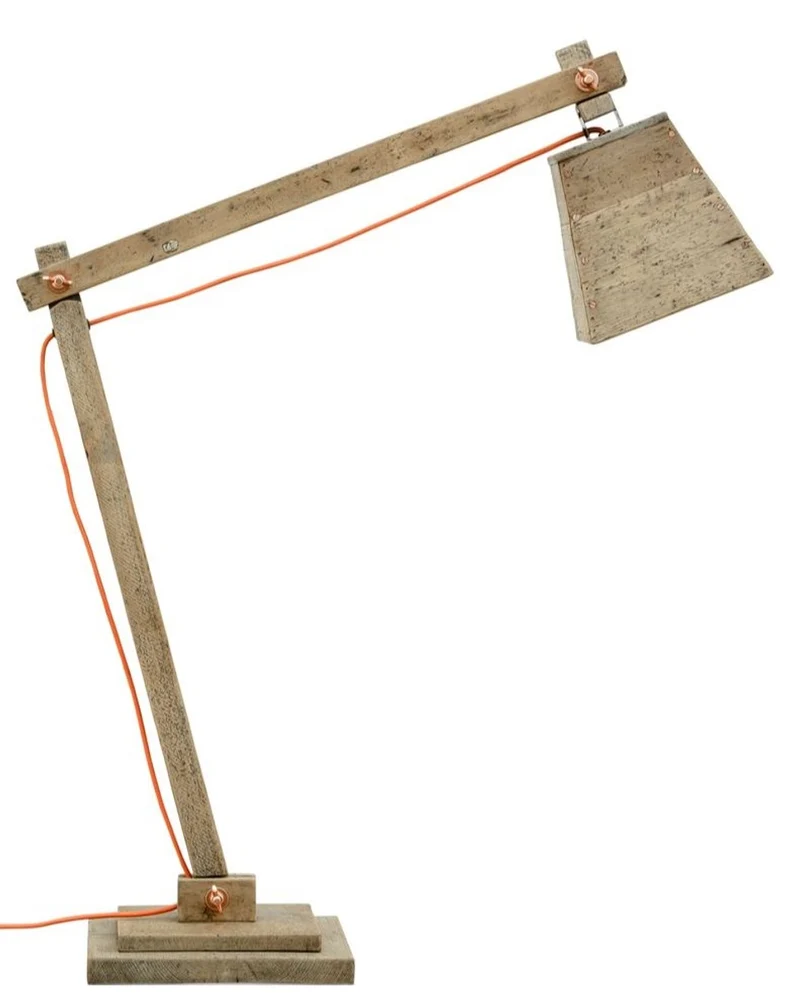 Casa Padrino Kiefernholz Tischleuchte Naturfarben 90 x 30 x H. 105 cm - Luxus Tischlampe mit orangefarbenem Kabel