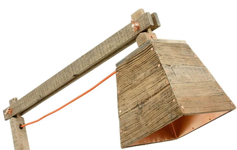 Casa Padrino Kiefernholz Tischleuchte Naturfarben 90 x 30 x H. 105 cm - Luxus Tischlampe mit orangefarbenem Kabel