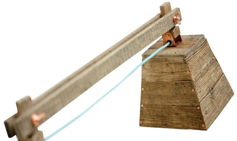 Casa Padrino Kiefernholz Tischleuchte Naturfarben 90 x 30 x H. 105 cm - Luxus Tischlampe mit aqua blauem Kabel