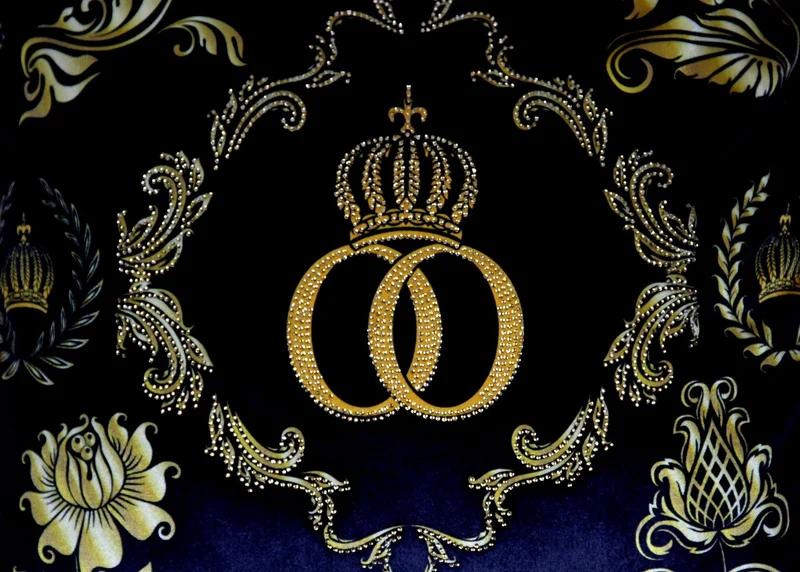Harald Glööckler Luxus Deko Barock Kissen Pompöös by Casa Padrino Schwarz / Gold Krone Deluxe mit Strass Steinen - Glööckler Kissen AAA