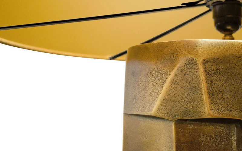 Casa Padrino Luxus Tischlampe in antik messing mit ockerfarbenen Lampenschirm 60,5 x H. 75 cm - Hotel Restaurant Lampen