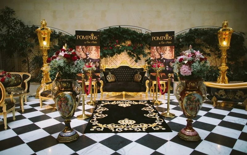 Casa Pompöös by Casa Padrino Barock Laterne Stehleuchte Gold 63 x 63 x 263 cm