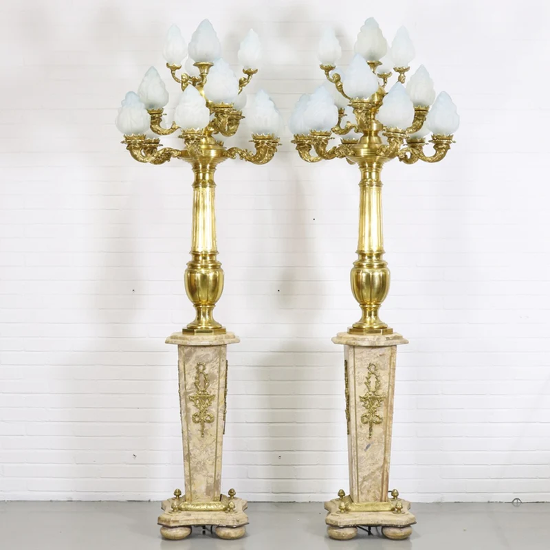 Casa Padrino Barock Stand Kronleuchter Set mit Marmor Säulen Creme / Gold 80 x 200 cm