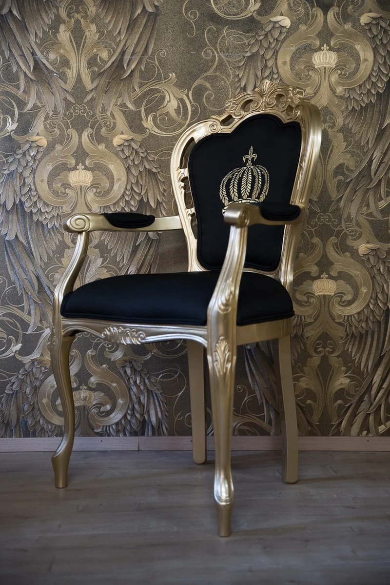 Casa Padrino Luxus Barock Esszimmerstuhl mit Armlehnen Schwarz / Gold - Pompöös by Harald Glööckler Design - 48 x 54 x 105 cm