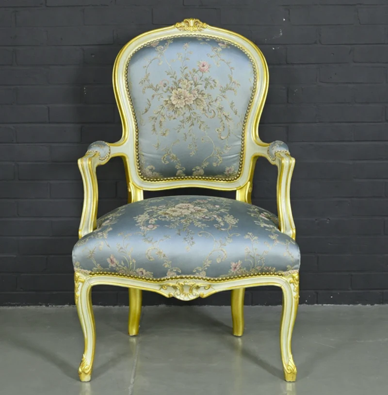 Casa Padrino Barock Salon Stuhl Medaillon Mod1 mit Armlehnen Helltürkis / Gold - Antikstil Stuhl 67 x 68 x 98 cm
